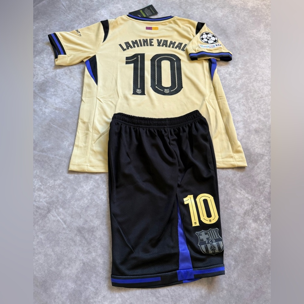 Barcelona Away set for kids Yamal 10 - Picture 7 of 9